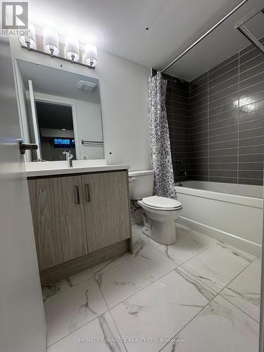 64 - 31 Honeycrisp Crescent, Vaughan, ON - Indoor Photo Showing Bathroom