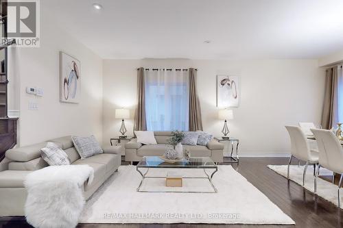 47 Rossini Drive, Richmond Hill, ON - Indoor Photo Showing Living Room