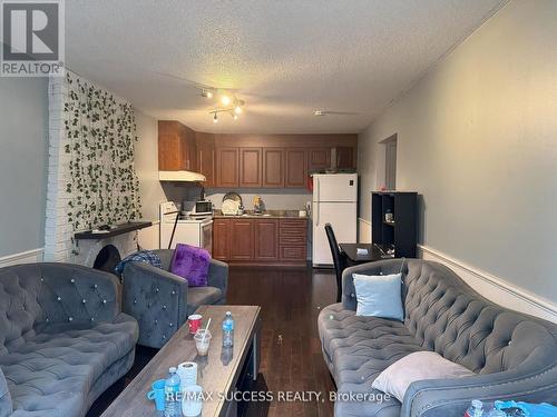 6219 Atherly Crescent, Mississauga, ON - Indoor Photo Showing Living Room