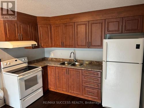 6219 Atherly Crescent, Mississauga, ON - Indoor Photo Showing Kitchen With Double Sink