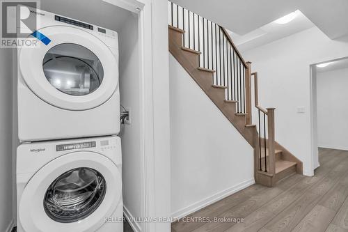 9 - 15 Lytham Green Circle, Newmarket, ON - Indoor Photo Showing Laundry Room