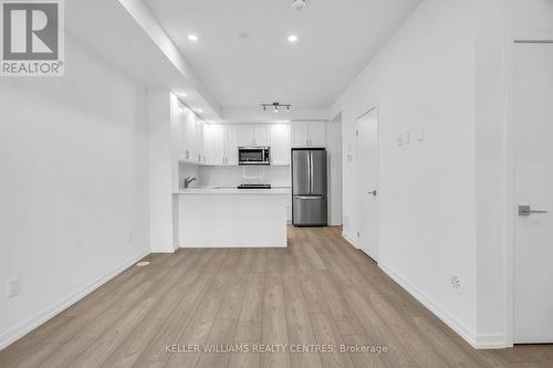 9 - 15 Lytham Green Circle, Newmarket, ON - Indoor Photo Showing Kitchen