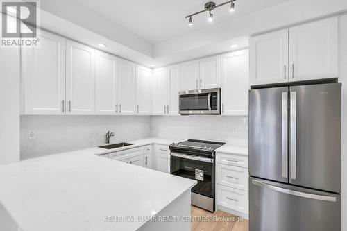 9 - 15 Lytham Green Circle, Newmarket, ON - Indoor Photo Showing Kitchen With Stainless Steel Kitchen With Upgraded Kitchen