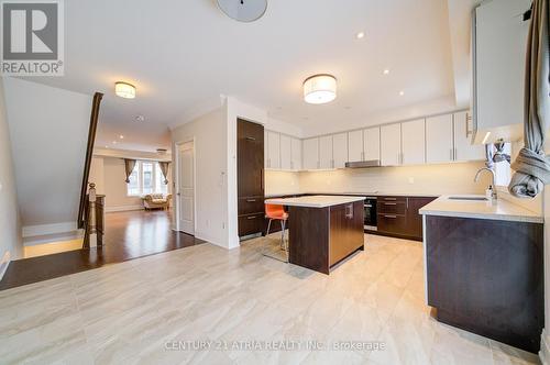 25 Village Parkway, Markham, ON - Indoor Photo Showing Kitchen