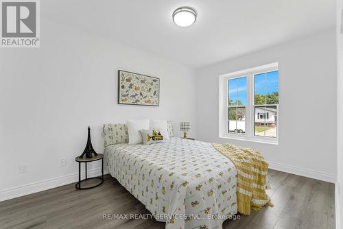 1301 Janina Boulevard, Burlington, ON - Indoor Photo Showing Bedroom