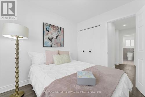 1301 Janina Boulevard, Burlington, ON - Indoor Photo Showing Bedroom