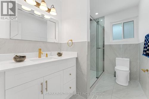 1301 Janina Boulevard, Burlington, ON - Indoor Photo Showing Bathroom