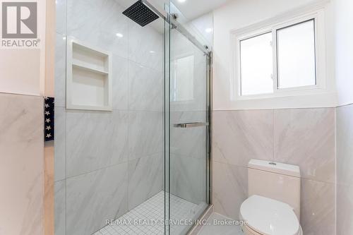 1301 Janina Boulevard, Burlington, ON - Indoor Photo Showing Bathroom