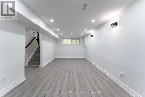 1301 Janina Boulevard, Burlington, ON - Indoor Photo Showing Other Room