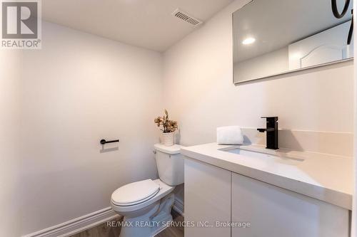 1301 Janina Boulevard, Burlington, ON - Indoor Photo Showing Bathroom