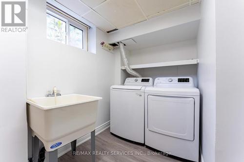 1301 Janina Boulevard, Burlington, ON - Indoor Photo Showing Laundry Room