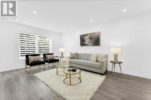 1301 Janina Boulevard, Burlington, ON - Indoor Photo Showing Living Room