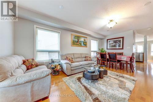 5538 Freshwater Drive, Mississauga, ON - Indoor Photo Showing Living Room