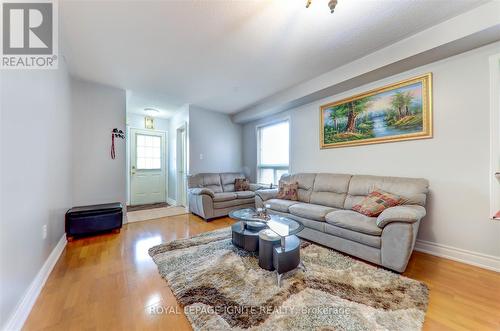 5538 Freshwater Drive, Mississauga, ON - Indoor Photo Showing Living Room