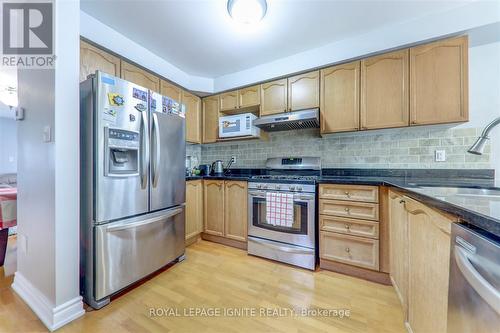 5538 Freshwater Drive, Mississauga, ON - Indoor Photo Showing Kitchen With Stainless Steel Kitchen