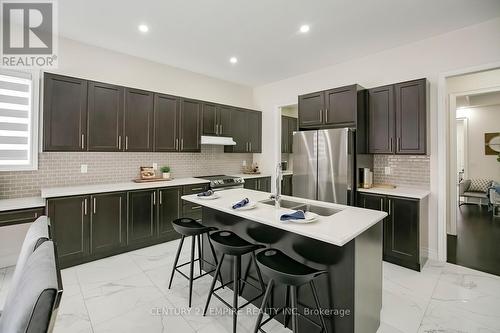 26 Joiner Circle, Whitchurch-Stouffville, ON - Indoor Photo Showing Kitchen With Double Sink With Upgraded Kitchen