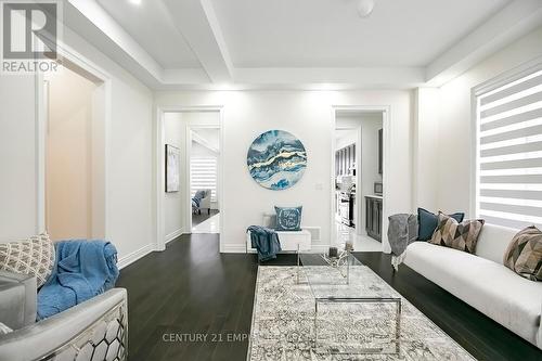 26 Joiner Circle, Whitchurch-Stouffville, ON - Indoor Photo Showing Living Room