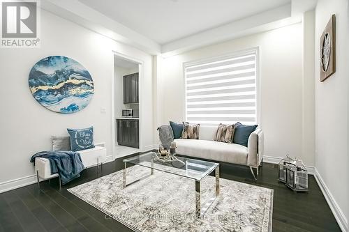 26 Joiner Circle, Whitchurch-Stouffville, ON - Indoor Photo Showing Living Room