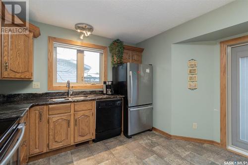 118 Adolph Crescent, Saskatoon, SK - Indoor Photo Showing Kitchen