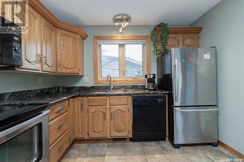 118 Adolph Crescent, Saskatoon, SK - Indoor Photo Showing Kitchen