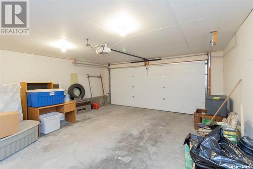 118 Adolph Crescent, Saskatoon, SK - Indoor Photo Showing Garage