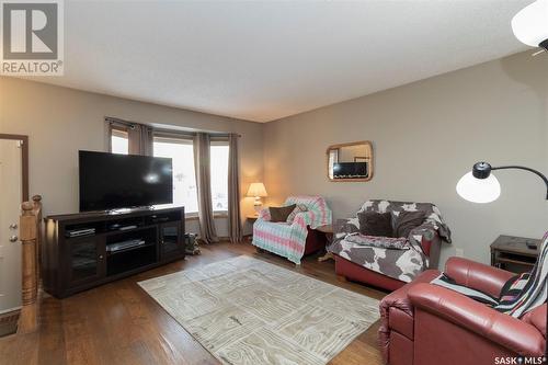 118 Adolph Crescent, Saskatoon, SK - Indoor Photo Showing Living Room