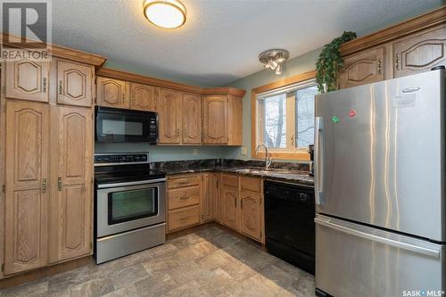 118 Adolph Crescent, Saskatoon, SK - Indoor Photo Showing Kitchen With Stainless Steel Kitchen With Double Sink