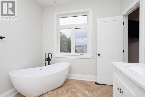 383 Snug Harbour Road, Kawartha Lakes (Lindsay), ON - Indoor Photo Showing Bathroom