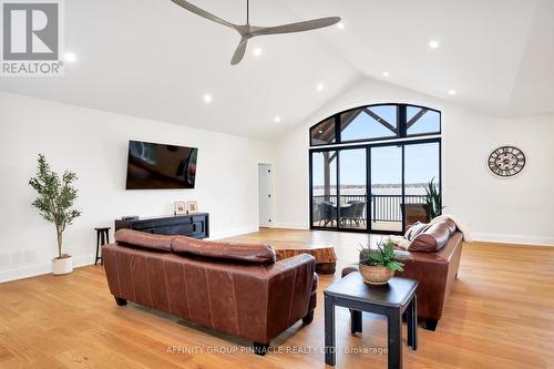 383 Snug Harbour Road, Kawartha Lakes (Lindsay), ON - Indoor Photo Showing Living Room