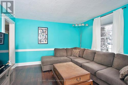 293 Elgin Street E, St. Marys, ON - Indoor Photo Showing Living Room