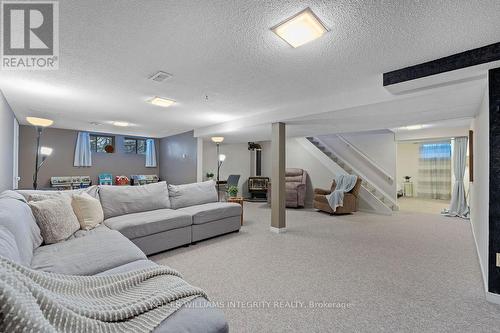 71 Mill Street, Russell, ON - Indoor Photo Showing Living Room