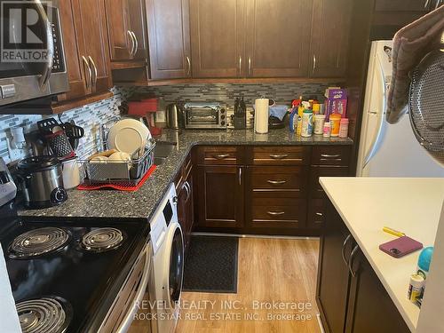 602 - 15 Albright Road, Hamilton, ON - Indoor Photo Showing Kitchen