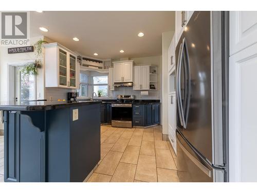 1504 Poplar Street, Golden, BC - Indoor Photo Showing Kitchen With Upgraded Kitchen