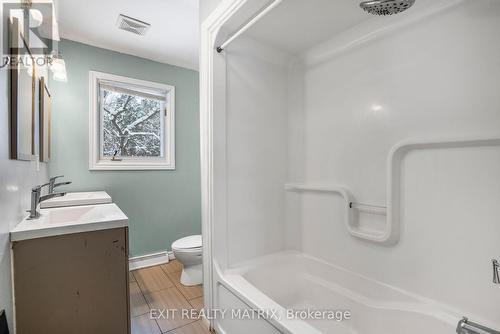 452 Cecile Boulevard, Hawkesbury, ON - Indoor Photo Showing Bathroom