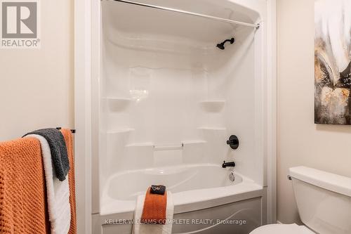 7 Bartlett Avenue, Grimsby, ON - Indoor Photo Showing Bathroom