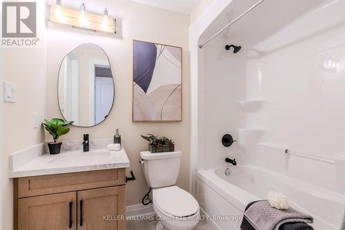 7 Bartlett Avenue, Grimsby, ON - Indoor Photo Showing Bathroom