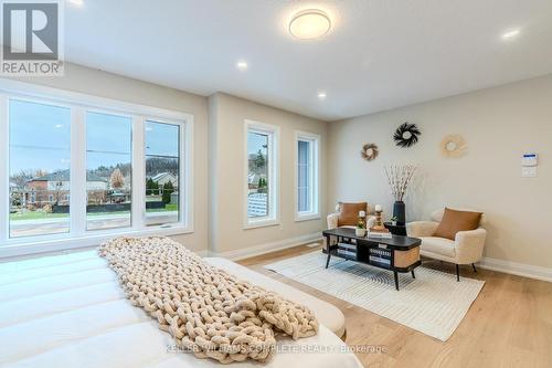 7 Bartlett Avenue, Grimsby, ON - Indoor Photo Showing Bedroom