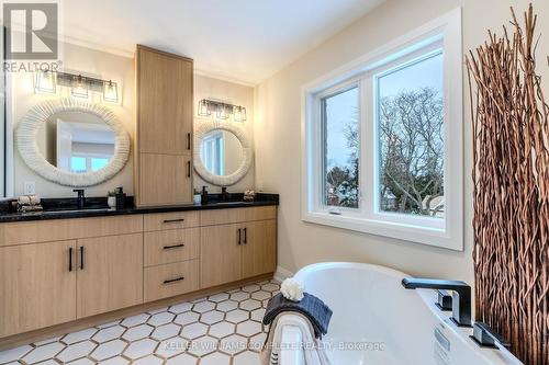 7 Bartlett Avenue, Grimsby, ON - Indoor Photo Showing Bathroom