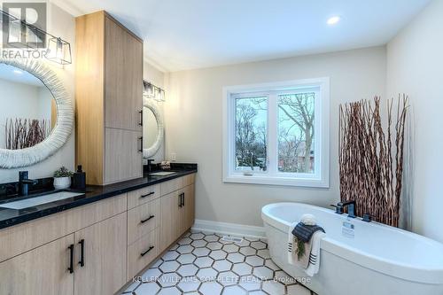 7 Bartlett Avenue, Grimsby, ON - Indoor Photo Showing Bathroom