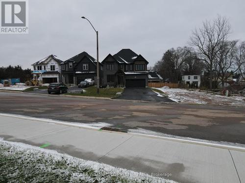 7 Bartlett Avenue, Grimsby, ON - Outdoor With Facade