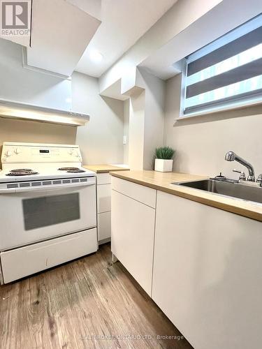 Bsmt - 5285 Woodhaven Court, Burlington, ON - Indoor Photo Showing Kitchen