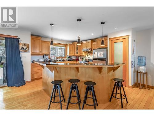 1425 Red Mountain Place, Vernon, BC - Indoor Photo Showing Kitchen