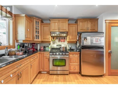 1425 Red Mountain Place, Vernon, BC - Indoor Photo Showing Kitchen With Double Sink