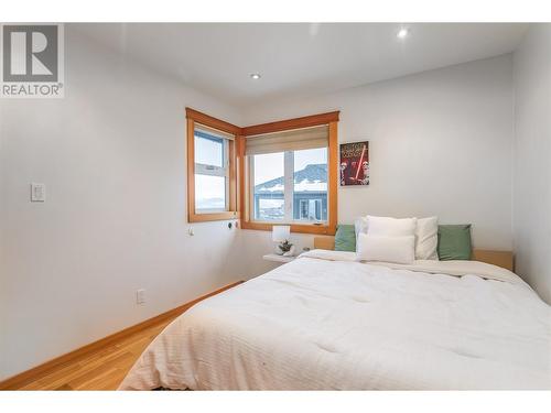 1425 Red Mountain Place, Vernon, BC - Indoor Photo Showing Bedroom