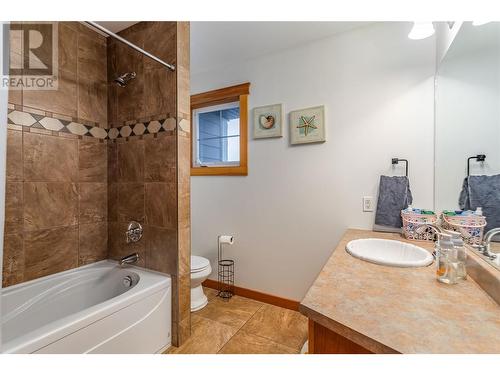 1425 Red Mountain Place, Vernon, BC - Indoor Photo Showing Bathroom