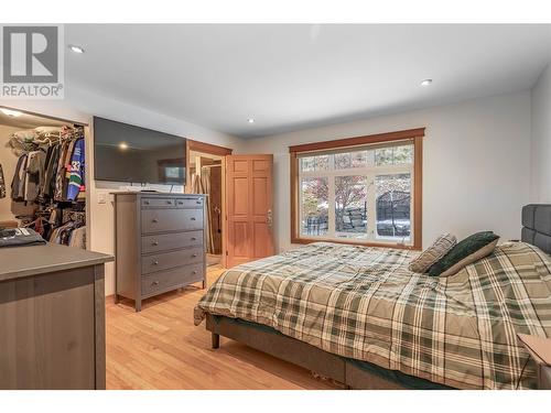 1425 Red Mountain Place, Vernon, BC - Indoor Photo Showing Bedroom