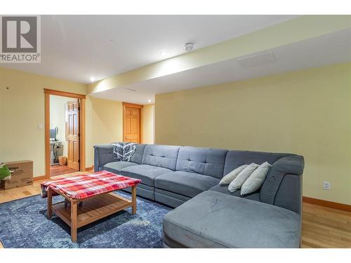 1425 Red Mountain Place, Vernon, BC - Indoor Photo Showing Living Room