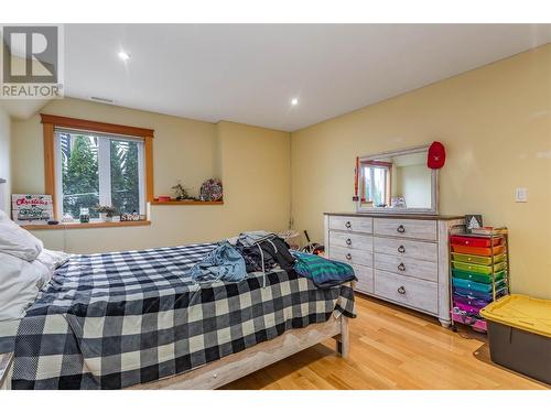 1425 Red Mountain Place, Vernon, BC - Indoor Photo Showing Bedroom