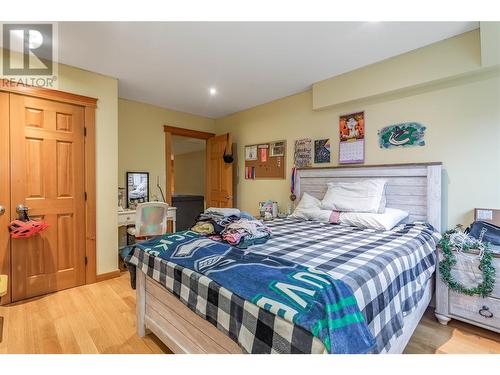 1425 Red Mountain Place, Vernon, BC - Indoor Photo Showing Bedroom