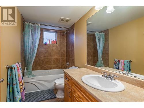 1425 Red Mountain Place, Vernon, BC - Indoor Photo Showing Bathroom